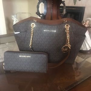 Purse and wallet set
